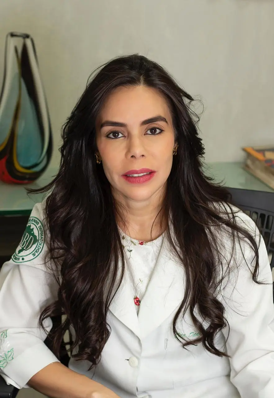 Dra. Daniela Veloso 